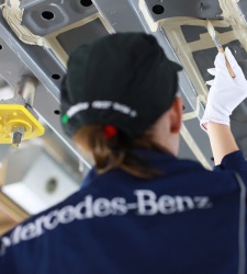 <b>Mercedes-Benz</b> producirá menos furgonetas en Vitoria y baraja impulsar un nuevo ERE