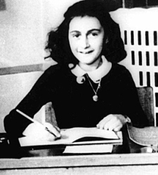 La Casa de Ana Frank dona 3.400 ejemplares a bibliotecas de Japón