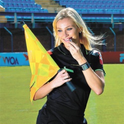 Fernanda, la árbitra que enamora