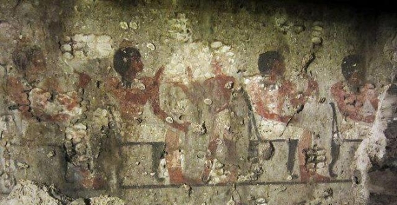 Hallan en Egipto una tumba de hace 3.500 años con pinturas en color