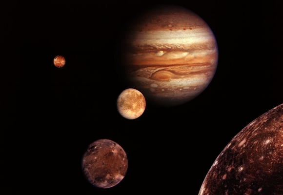 ASTRONOMIA: Tres de las más grandes lunas de Júpiter proyectan su sombra sobre el planeta