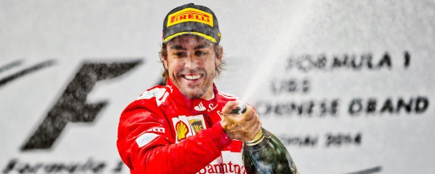 Hamilton vence en China y Alonso logra su primer podio de la temporada