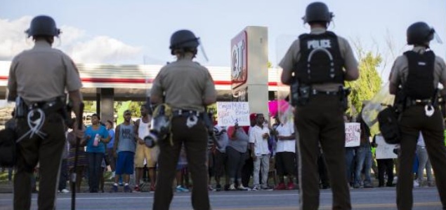 La Policía de Ferguson desvincula el robo con el encuentro entre Brown y el agente que le disparó - 200x125