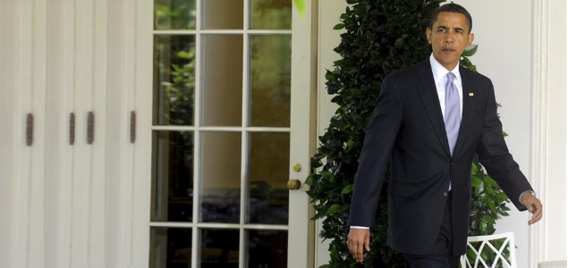 El polémico saludo de Obama a dos marines al bajar del helicóptero - 200x125
