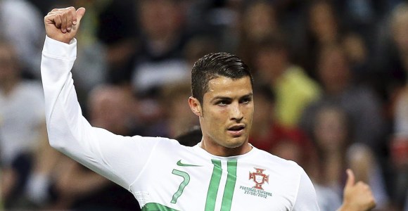 Cristiano Ronaldo deprimido por Caer en la Euro Cristiano Ronaldo deprimido por Caer en la Euro